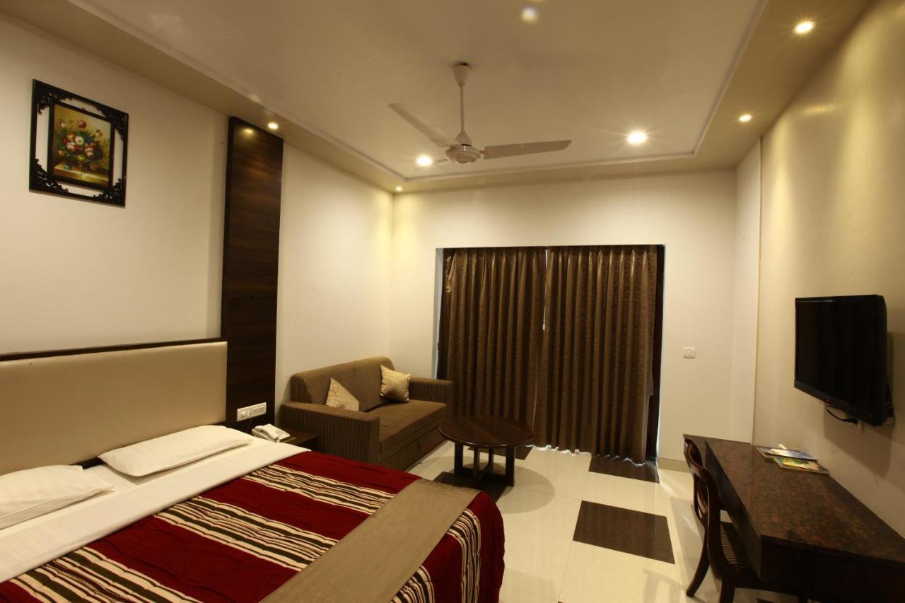 Usha Ascot Otel Matheran Dış mekan fotoğraf